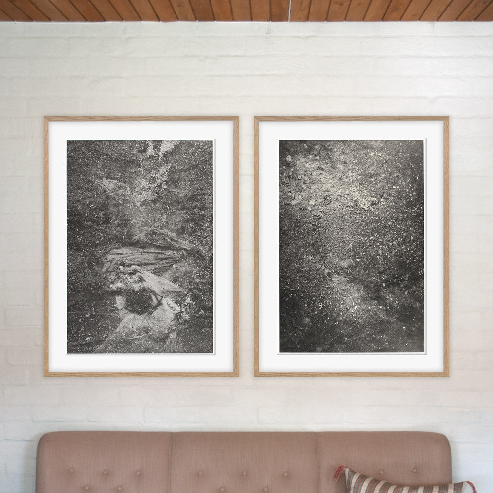 (2) The dust blows forward, and the dust blows back