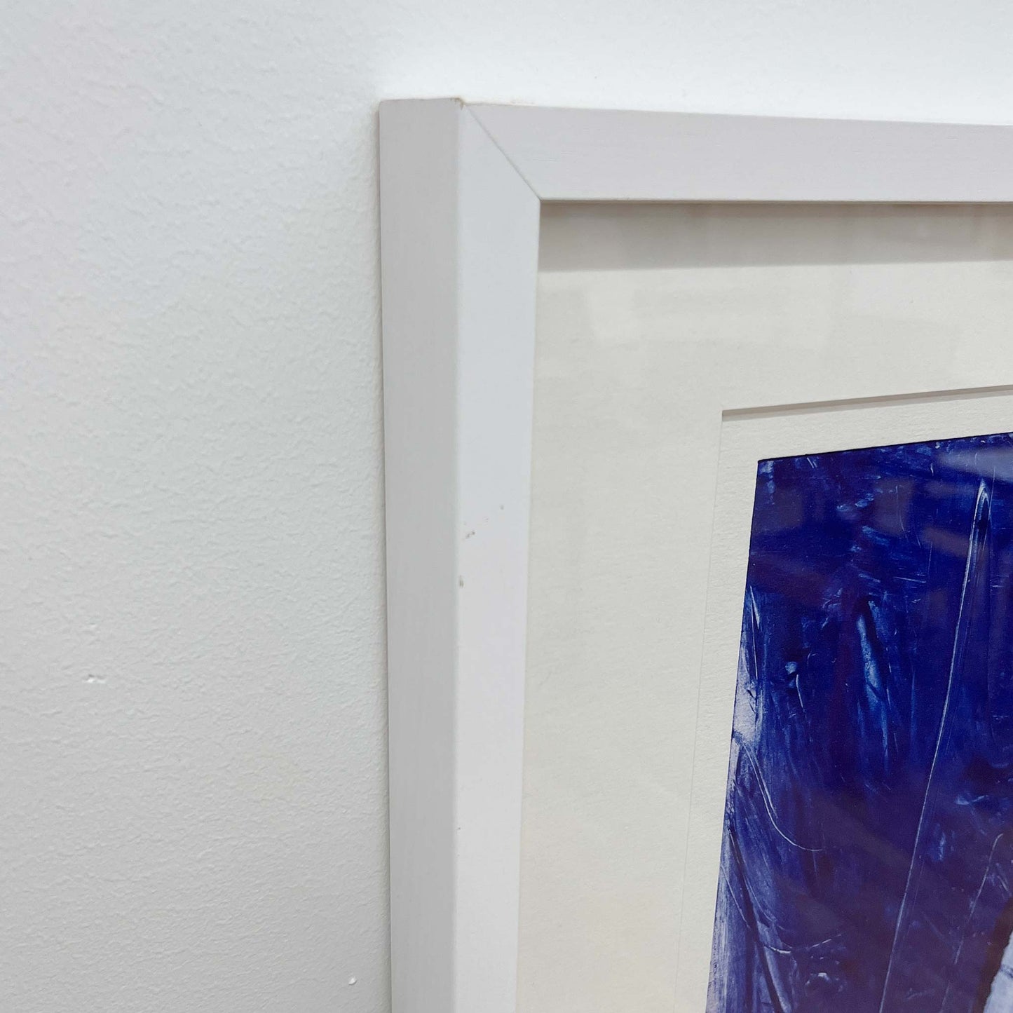 Utan titel I 2022 - i vit ram