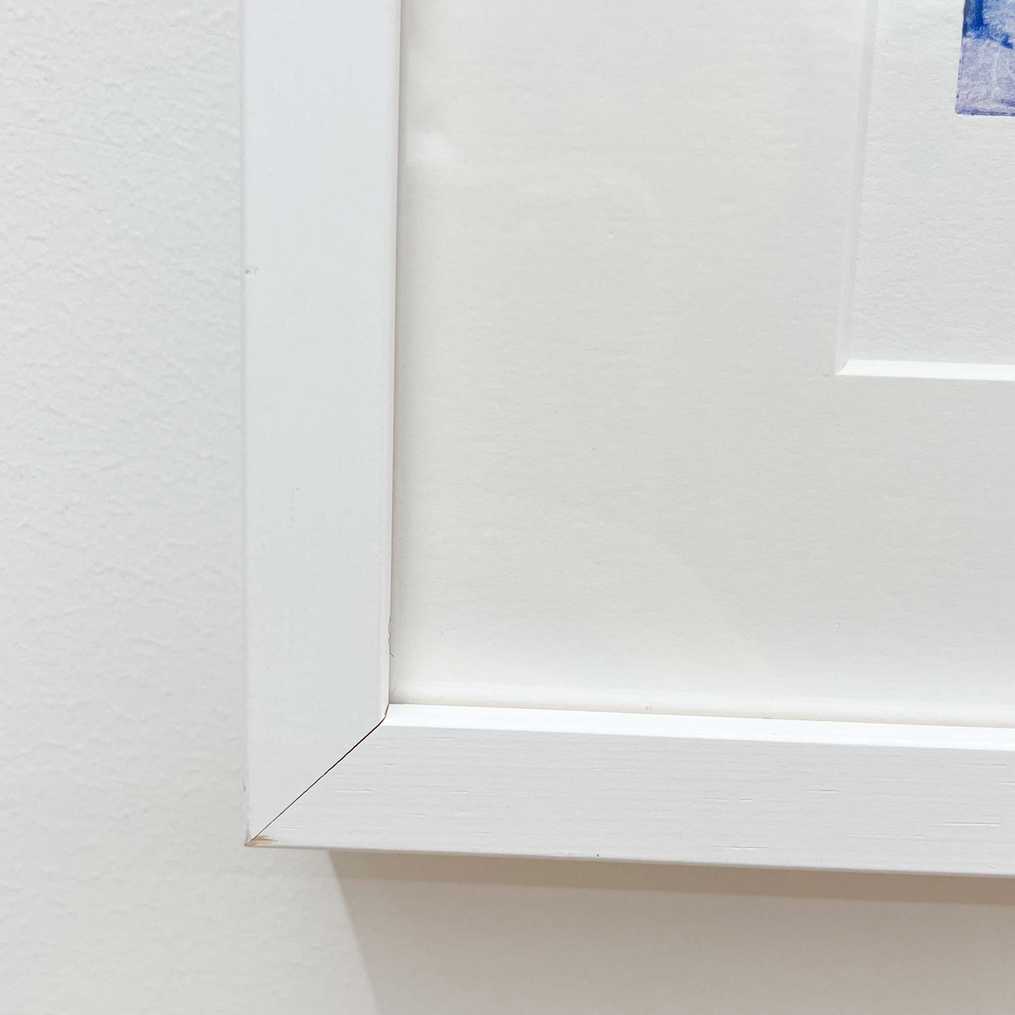 Utan titel I 2022 - i vit ram